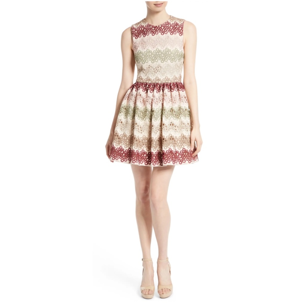 NEW Alice + Olivia Joyce Lace Party Dress Size 4